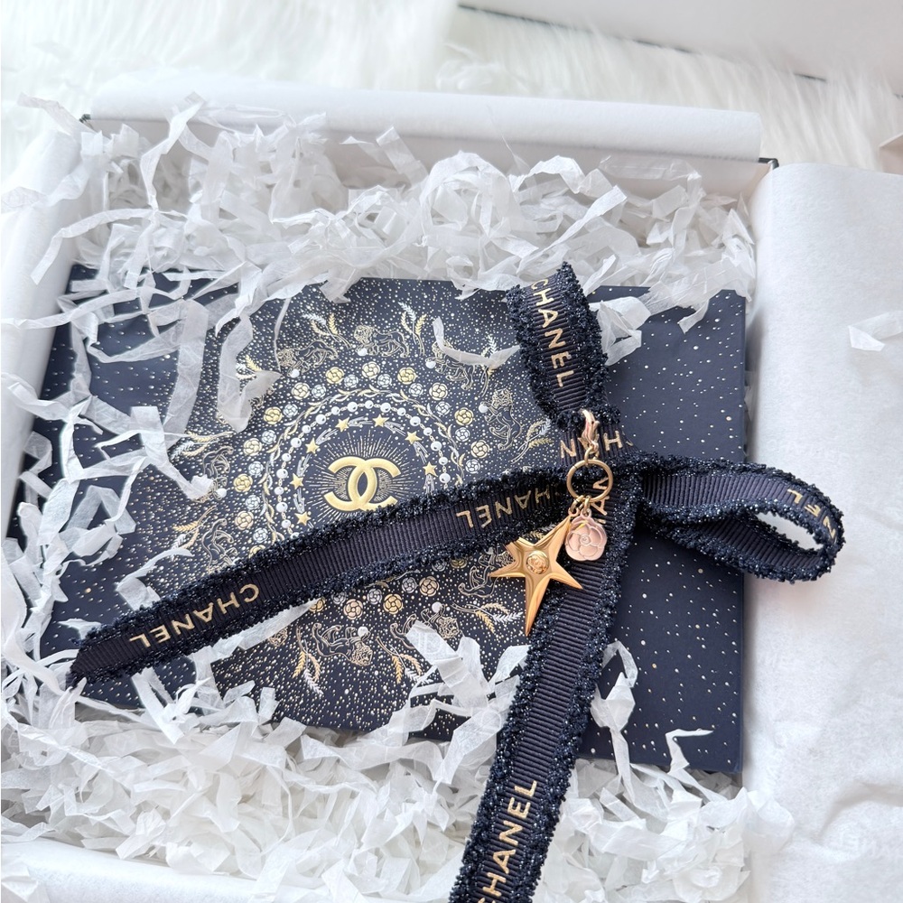 Chanel 2025 Holiday Gift Set with Gift Box - Picture 10 of 12